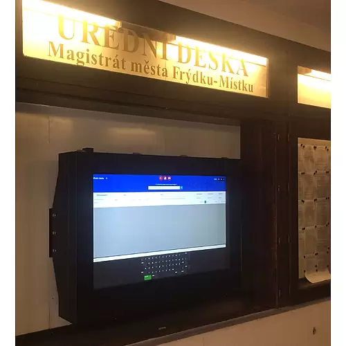Venkovní nástěnný informační kiosek Toucan Wall 32